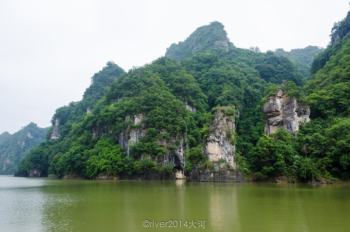 "下段清幽神往、形成天构地设山情水韵为特色的水上极乐公园。又经过了一处峡谷，风景美得如同在画中_上舞阳河"的评论图片