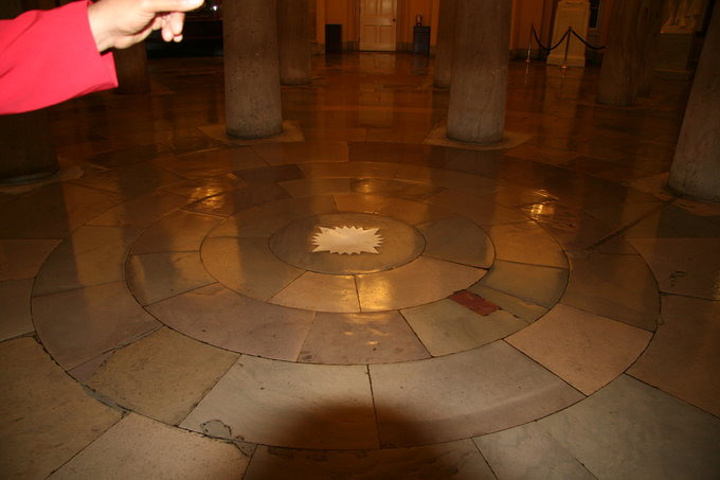 2017国会可以免费入内参观,通过安检后进入大