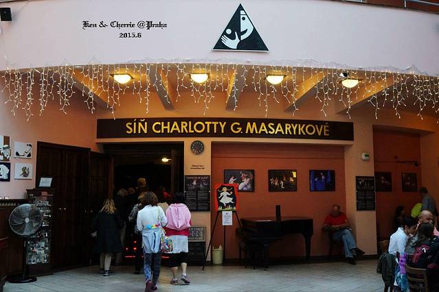 布拉格黑光剧场