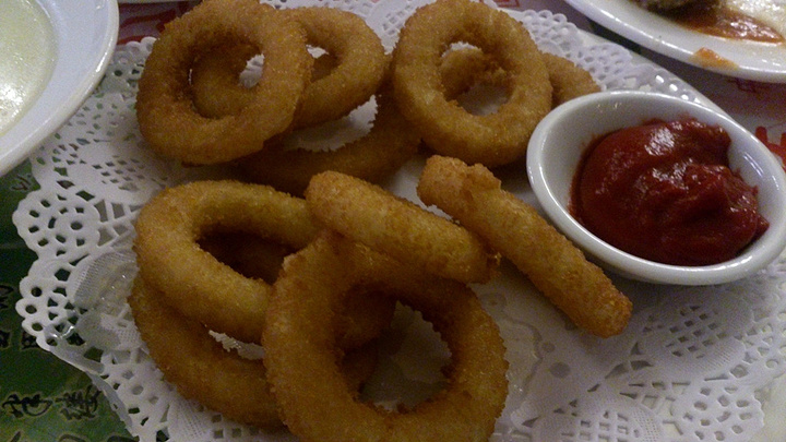 炸洋葱圈 20元(附带番茄酱的菜都是小妞的最爱)奶汁鸡丝口蘑汤 14元红