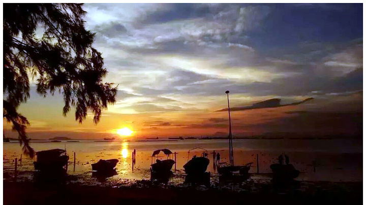 美丽的大海,不同的感觉。大东海游泳的人很多