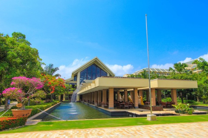 前台服务还是很好人很多办理退房和入住都挺多的2点