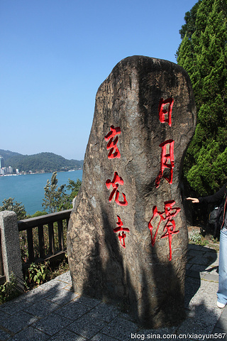的水社大山高逾二千公尺,朝霞暮霭,山峰倒影,风