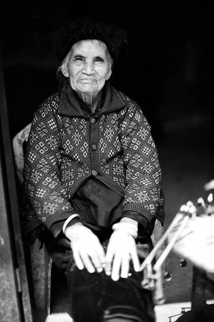 说不上地名的～随手都是美景 比惠安女还勤劳的哈尼族奶奶～心酸酸 晒