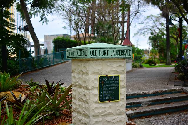 劳德代尔堡河滨大道