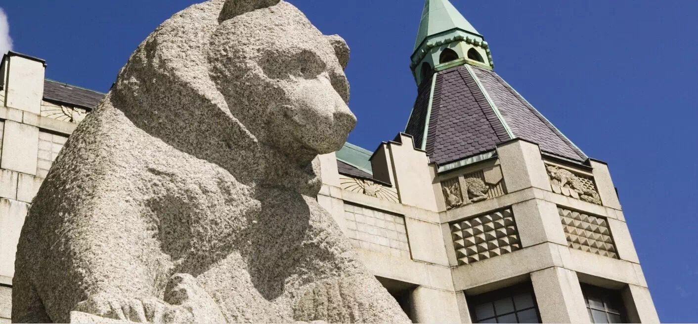 馆址是一座方尖塔的大楼,是赫尔辛基著名建筑之一.