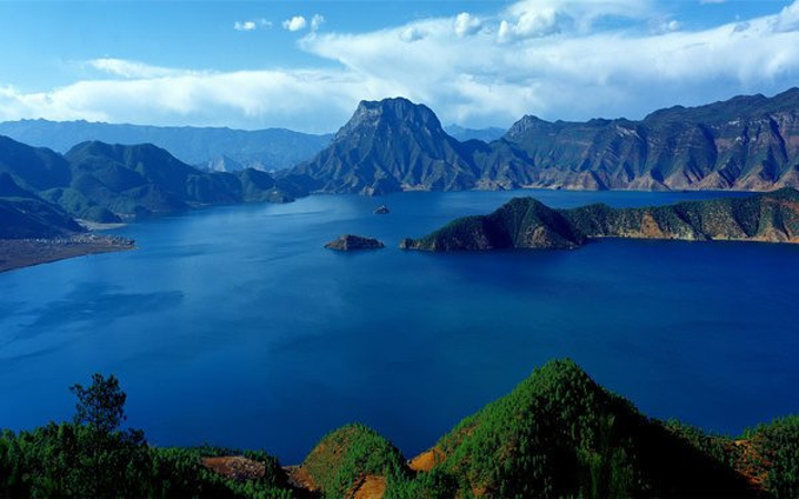 先来几张泸沽湖美图让大家看看泸沽湖的绝美风景7米是泸沽湖四周最高