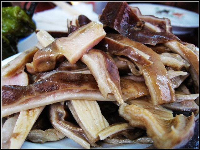 熏猪肚道外饭馆里几乎都有的一个菜小贵25一小盘但是特别好吃特别是肚