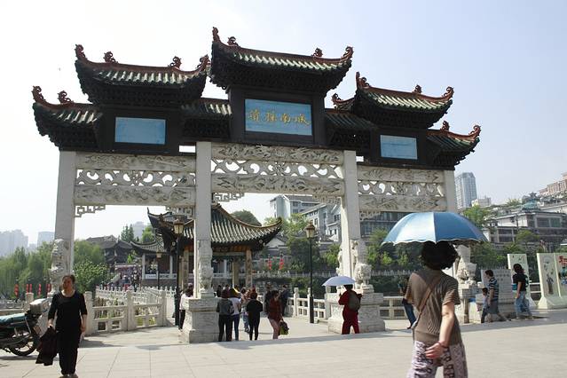 是贵阳著名的景点,于是乎,直接从贵阳火车站乘坐24路公交车,到大南门