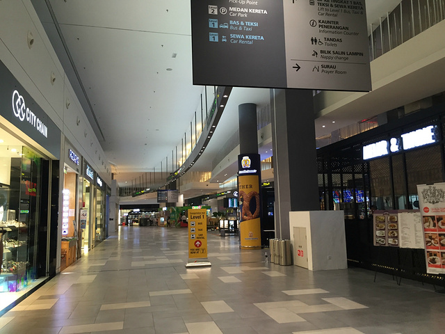 2018.们第一次来吉隆坡机场,又对出入关手续不