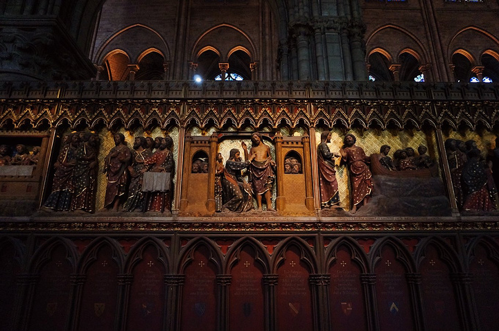 21到此为止 巴黎圣母院内部就参观完了 参观时长约为半个多小时 这种独特的建筑风格很快在欧洲传播开来 巴黎圣母院 评论 去哪儿攻略