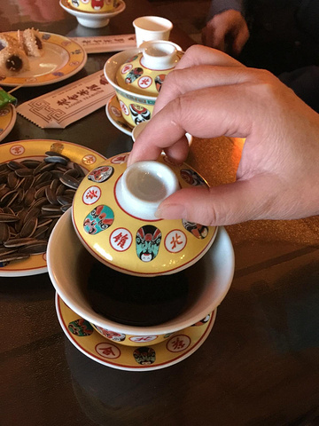 2017个人认为比较好看的节目是杂技顶缸表演