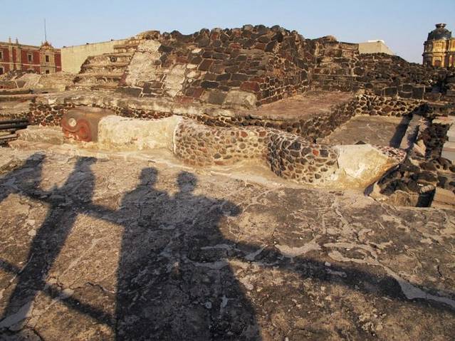 68大神庙(templo mayor),它在阿兹特克人的信仰里面,代表世界的中心