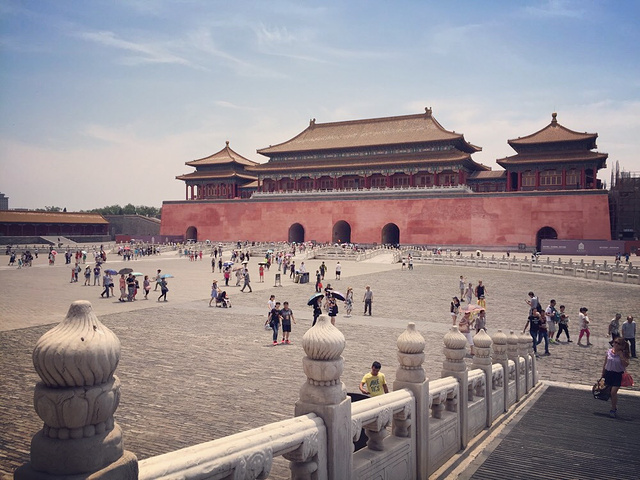 2018御花园位于紫禁城中轴线上,坤宁宫后方,是