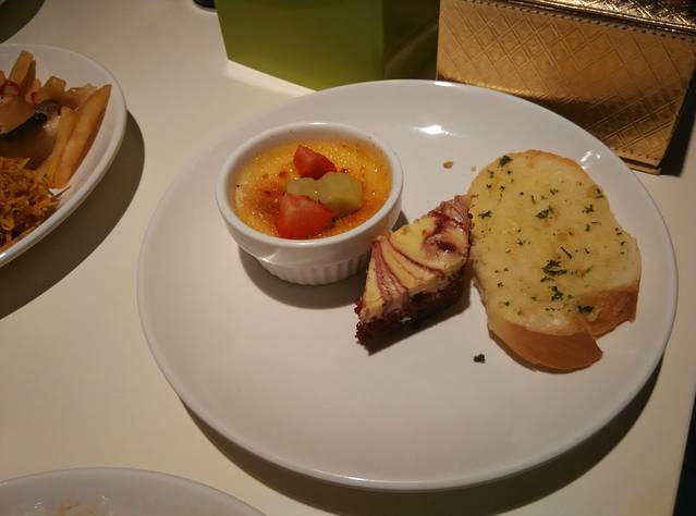 萝卜家机器人海鲜自助餐厅 