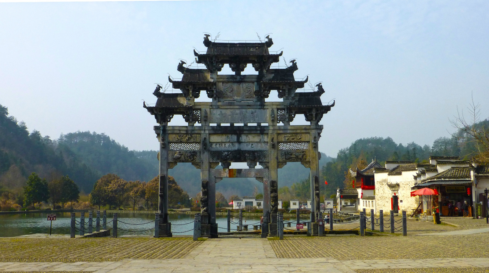 2022胡文光刺史牌楼游玩攻略,.往的西递乡亲和游客,叙述.