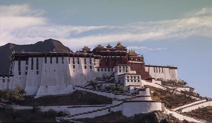 布达拉宫背面.
