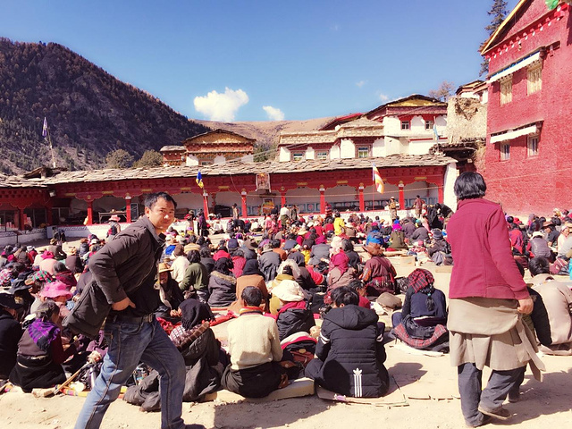 "第一站著杰寺，途经了红草地，因为已经过了最佳欣赏时间段，所以红草地并没有过多停留_西山大观音寺"的评论图片