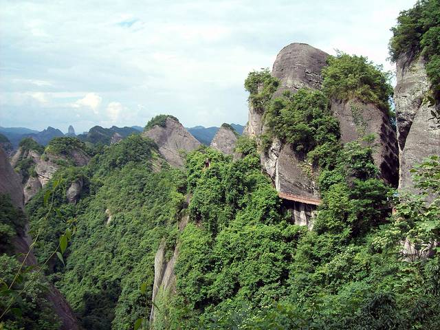 桂林丹霞八角寨景区