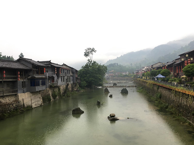 "不一样的感受，不一样的心情。安静的听。说不出的感觉。大雨就要开始不停的下。走在路上还可以看见星空_青木川古镇"的评论图片