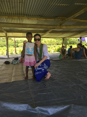 今日行程:荒岛求生拍摄地+参观当地村庄+漂流
