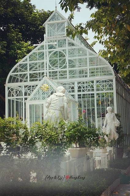 游记详情 伊甸园玻璃教堂 {香港九龙塘林肯道3号} 顶着烈日,没有带伞