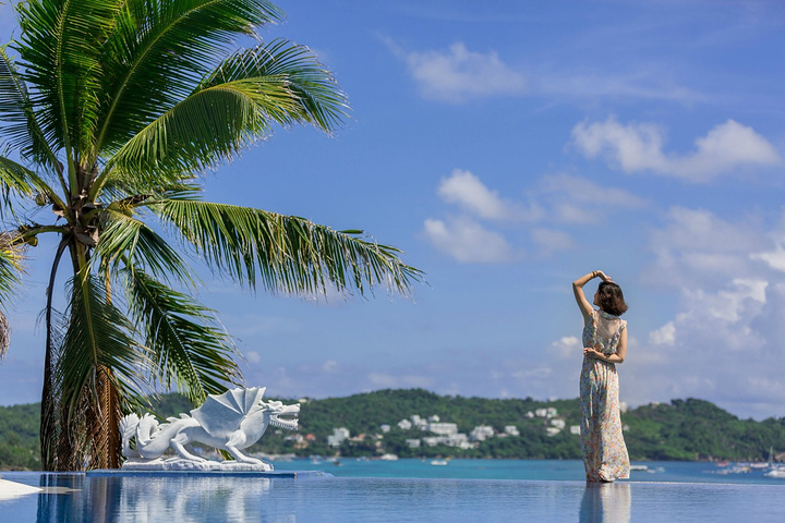 琳夏纳酒店后面的无边泳池是拍照的不错选择.