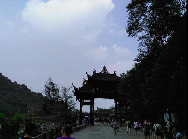 30终于走到了五显岗停车场,(高峰期要等很久)坐车返回报国寺停车场