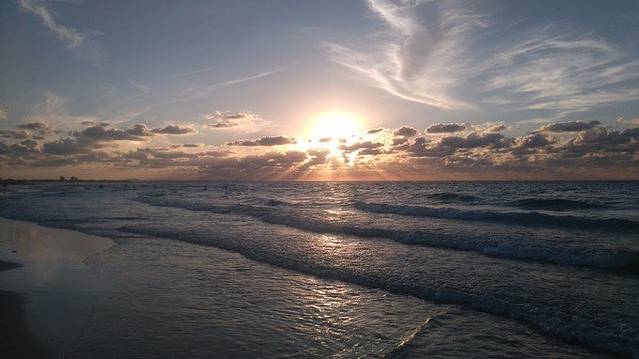 阳光四射的古巴,它的海水是薄荷色