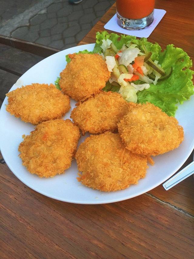 Riverside Bar and Restauran