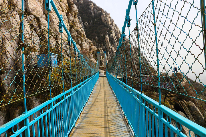 还必须捆绑售票100块钱,去三皇寨做索道80,真是醉了.