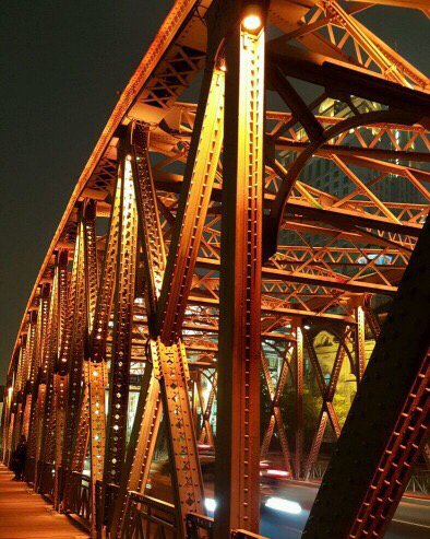 依萍跳河的外白渡桥.如今也成了婚纱照拍摄聚集地.