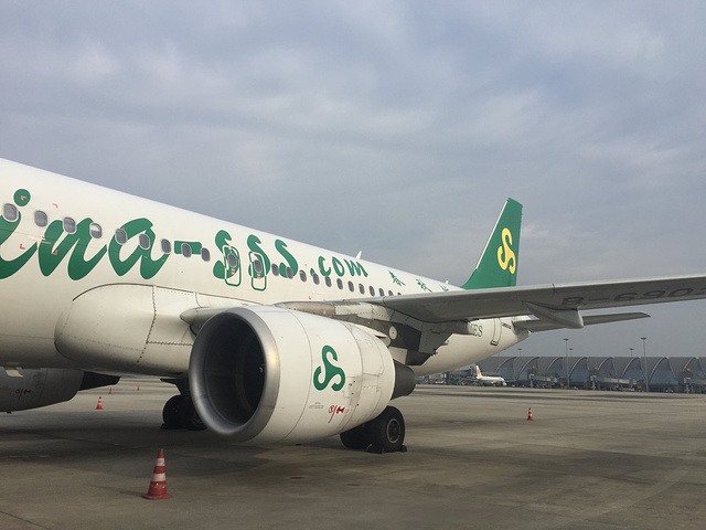 .团 坐的9c廉价航空 行程是成都-素叻他尼(万纶