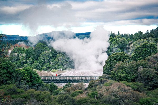 波呼图间歇喷泉 Pohutu Geyser