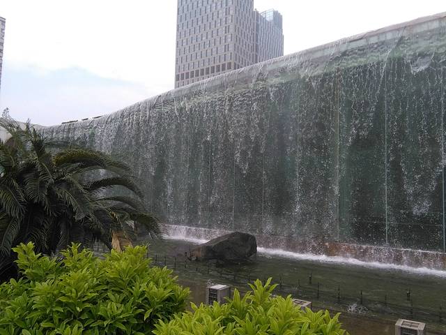 广州东站广场水景瀑布