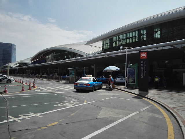 邮轮中心厦鼓码头:游客专线,位于厦门东渡,附近的公交站点有"东渡站"