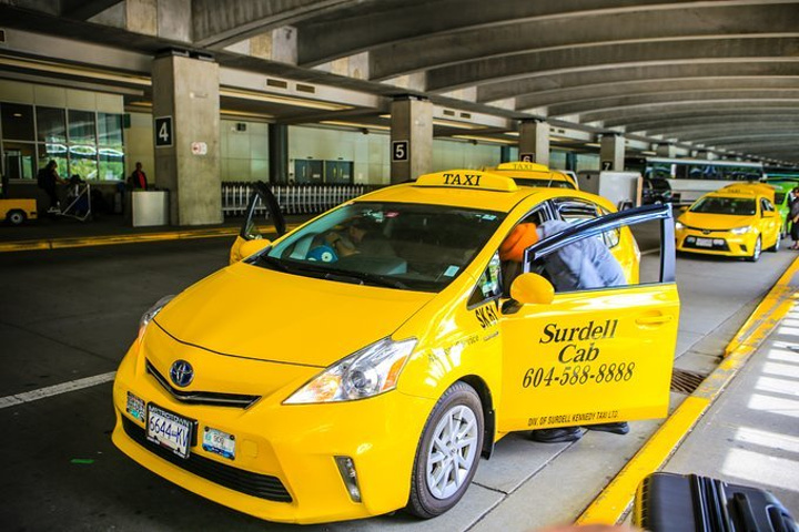 2017【租车】:机场有租车、还车的点, 非常方便