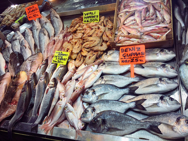 有求必应～～鱼市是一个卖鱼和餐馆结合的地方,每个鱼摊有对口的餐厅