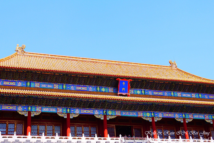 观众参观结束后可由神武门或东华门(东门)离开故宫