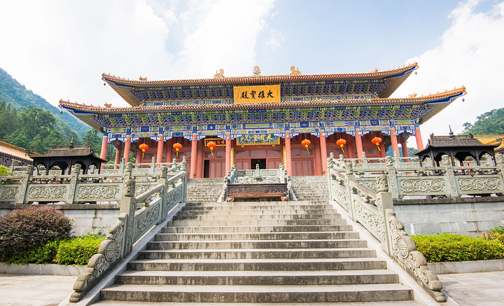 七佛宝殿,震撼的建筑外观,华丽而典雅,庄严而舒心.