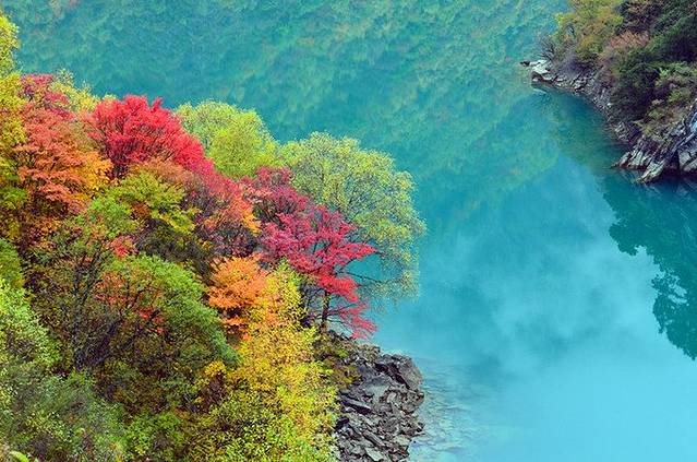 叠溪松坪沟景区-白石海