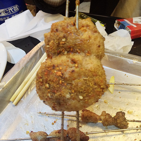 容易挑花眼,推荐不太出名的烤肉店.真的不推荐