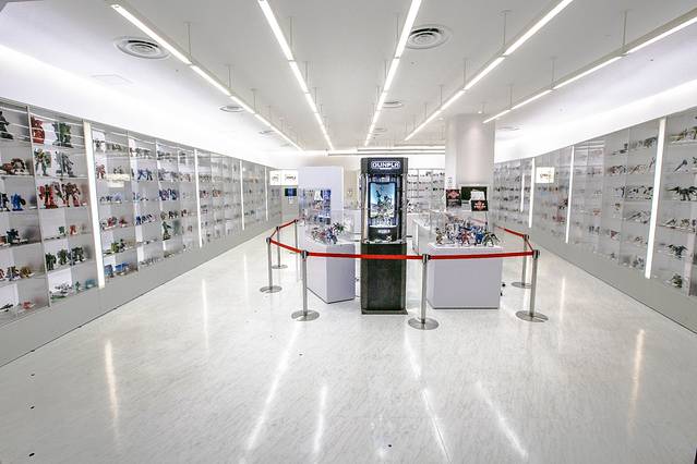 实物大《机动战士高达》独角兽立像