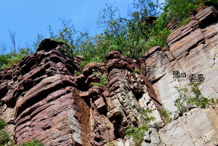 第一站我们选择了云台山最精华的景点红石峡红石峡顾