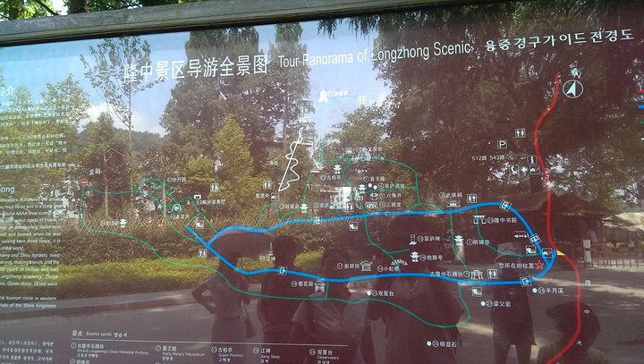 蓝色是主道绿色是小道最高处的腾龙阁听说在维修我们没去古隆中不大