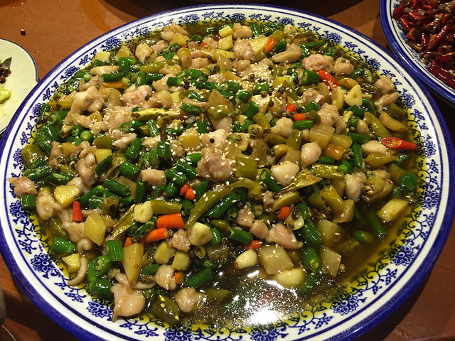 从成都到重庆坐高铁很方便,订的酒店在洪崖洞