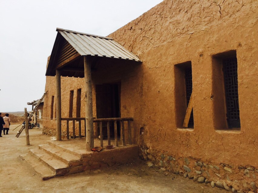 吃过早饭向着五彩湾出发.没错!短暂而愉快的自驾游结束了,回城途中