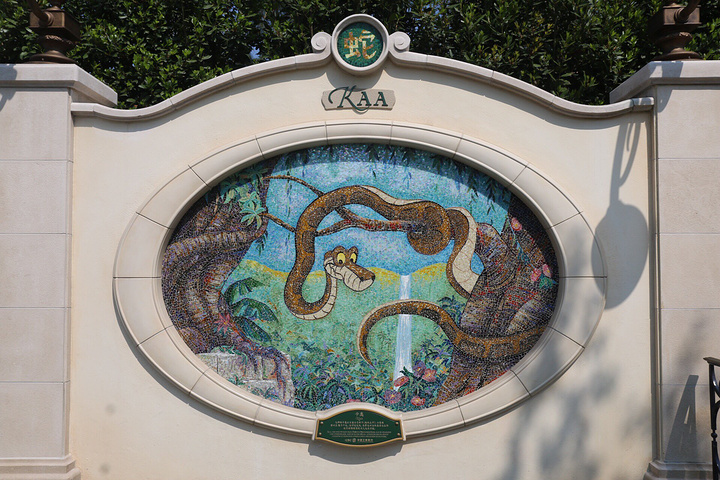 大蟒蛇卡奥出自迪士尼影片《森林王子》,心思缜密而且魅力十足.