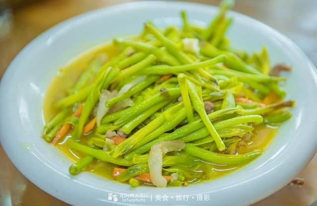 岭上人家琼楼玉宇烤全羊