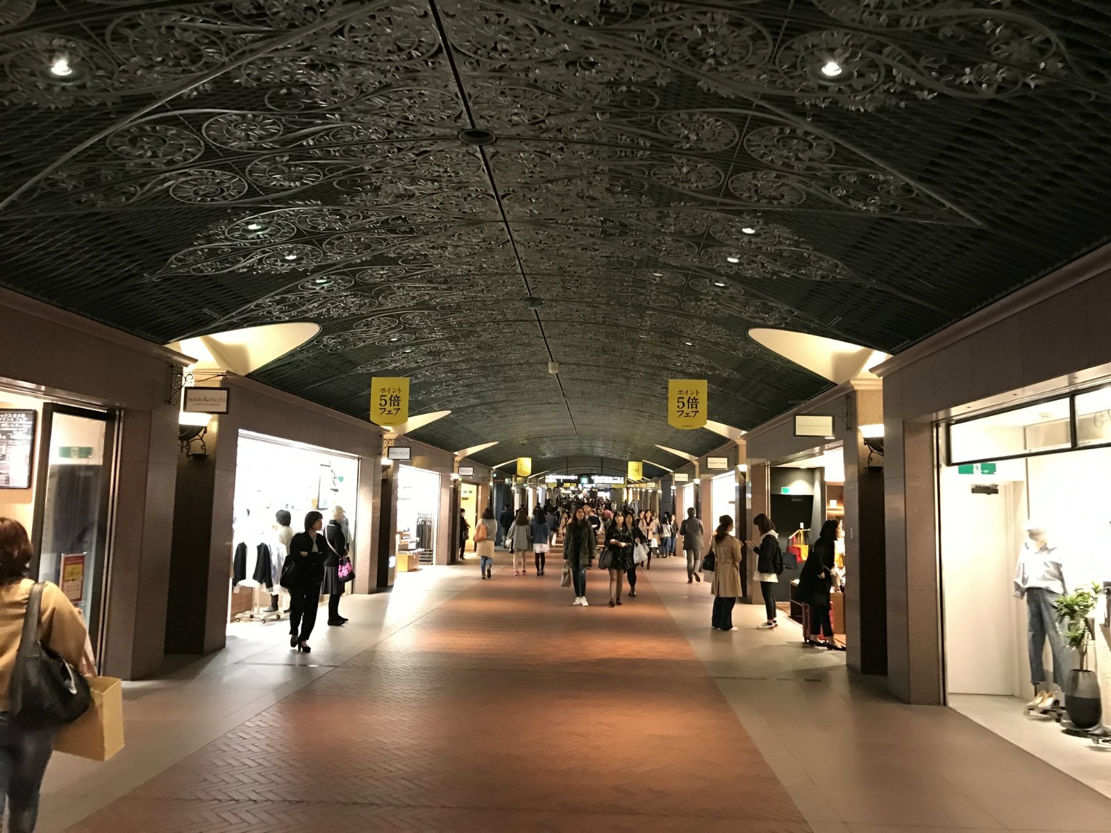 2023天神地下街购物,应该是福冈最大的商业中心聚...【去哪儿攻略】